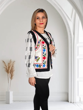 Vesta brodata traditional Dorina [1]