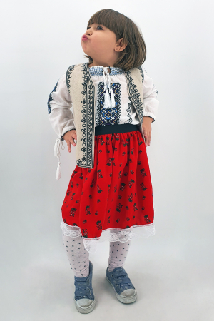 Vesta traditionala fetita Olivia 4 [1]