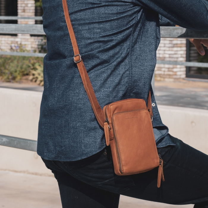 Geanta din piele naturala pentru telefon, The Chesterfield Brand, Hamilton, Maro coniac [2]