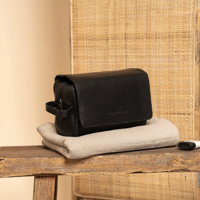 Geanta cosmetice pentru barbati, The Chesterfield Brand, cu maner si agatatoare metalica, Rosario, Negru [1]