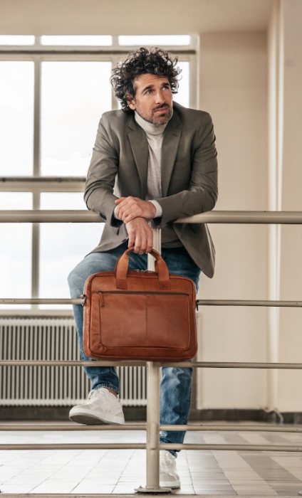 Geanta de laptop din piele naturala, The Chesterfield Brand, Calvi 15.6 inch, Maro coniac [1]