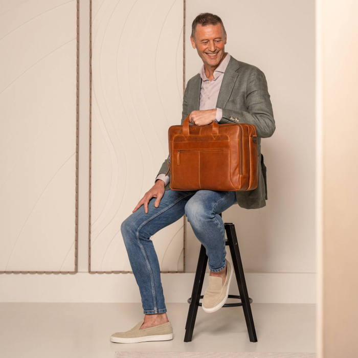Geanta de laptop din piele naturala, The Chesterfield Brand, Ryan 17 inch, Maro coniac [1]
