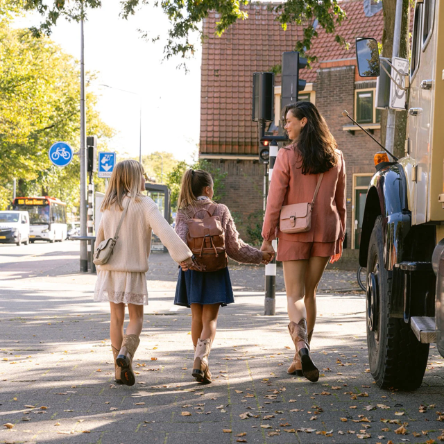 Geanta de umar Primrose din piele naturala, The Chesterfield Brand - Roz pastel [3]