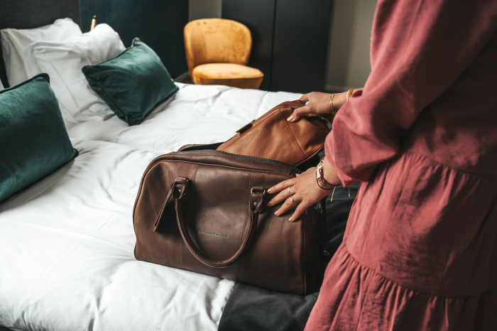 Geanta de voiaj unisex The Chesterfield Brand, din piele moale, Liam, Maro inchis [2]