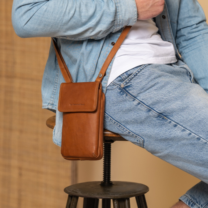 Geanta din piele naturala pentru telefon, The Chesterfield Brand, Langley, Maro coniac [3]