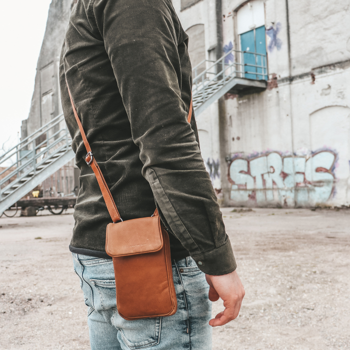 Geanta din piele naturala pentru telefon, The Chesterfield Brand, Anderson, Maro coniac [3]
