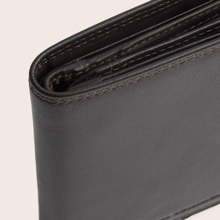 Portofel The Chesterfield Brand, cu protectie anti scanare RFID, din piele naturala, Frederick - Maro inchis [10]