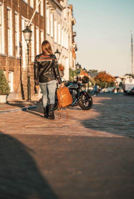 Rucsac pentru laptop de 14 inch si tableta, The Chesterfield Brand, din piele naturala, Austin, Maro coniac [5]