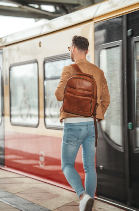 Rucsac pentru laptop de 14 inch si tableta, The Chesterfield Brand, din piele naturala, Austin, Maro coniac [6]