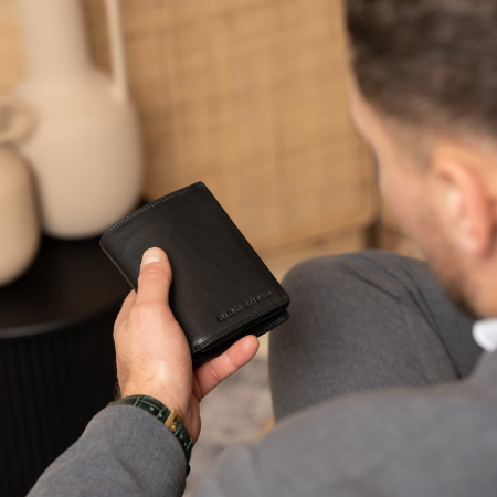 Portofel barbati, The Chesterfield Brand, cu protectie anti scanare RFID, din piele naturala, Leroy, Negru