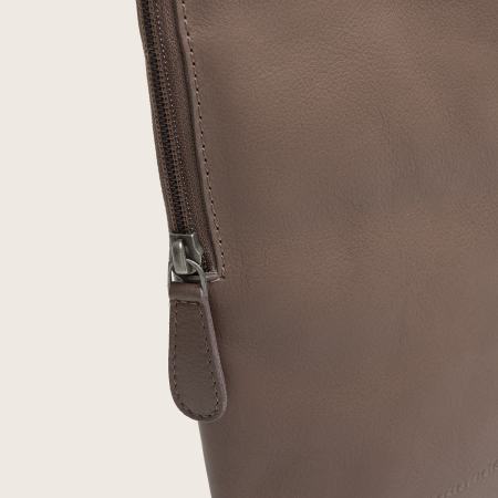 Geanta crossbody din piele naturala, The Chesterfield Brand, Isley, Taupe inchis [5]