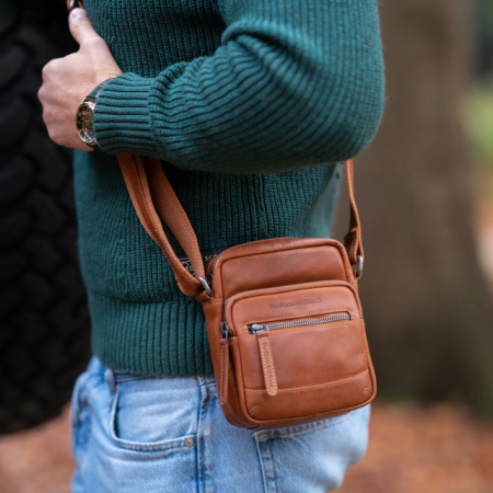 Genti - Geanta mica de barbati, The Chesterfield Brand, din piele moale, Bremen, Maro coniac