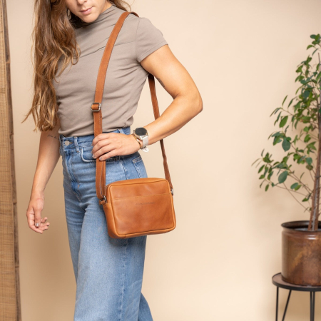 Genti de zi - Geanta mica de umar, piele naturala, The Chesterfield Brand, Westmere, Maro coniac