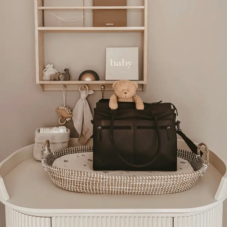 Genti de zi - Geanta multifunctionala 3 in 1 shopper /bebe /scutece, The Chesterfield Brand, piele naturala, Elody, Maro inchis