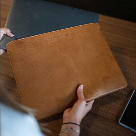 Accesorii - Husa pentru laptop din piele naturala, The Chesterfield Brand, Miami 15 inch, Maro coniac