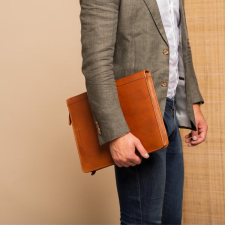 Mapa din piele naturala, The Chesterfield Brand, pentru acte si tableta, Moreton, Maro coniac