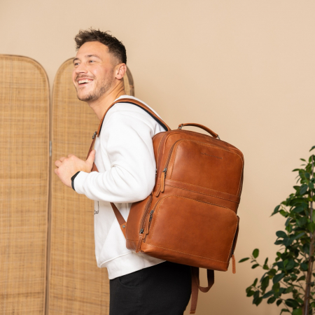 Rucsac calatorii / laptop 15,4 inch, The Chesterfield Brand, din piele, model Lennox, Maro coniac