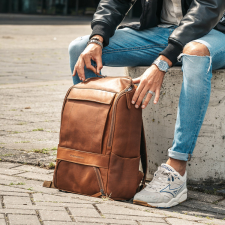 Rucsac pentru laptop de 15,4 inch, The Chesterfield Brand, din piele, model Rich, Maro coniac [2]