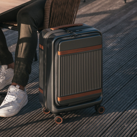 Troler mic cu compartiment de laptop, din policarbonat usor si piele naturala, The Chesterfield Brand, Zuna +, Negru grafit [1]