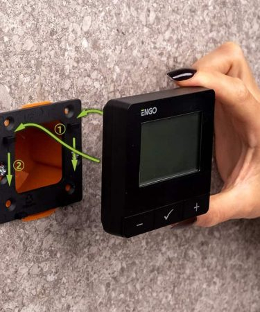 Termostat inteligent ENGO E25-BATB, ZigBee/868 MHz, alimentare pe baterii, negru [3]