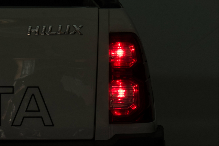 Masinuta electrica SUV Premier Toyota Hilux, 12V, 4x4, roti cauciuc EVA, scaun piele ecologica, alb [14]