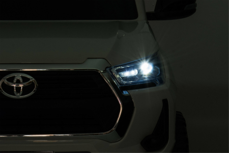 Masinuta electrica SUV Premier Toyota Hilux, 12V, 4x4, roti cauciuc EVA, scaun piele ecologica, alb [12]