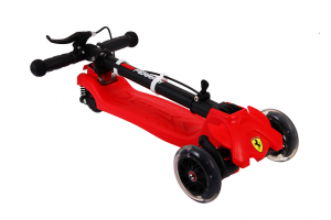 Trotineta Ferrari cu 3 roti cu sistem de franare si suspensii [1]