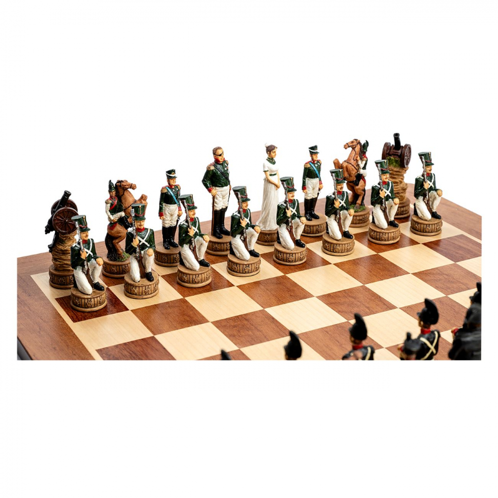 Set sah cu piese tematice Napoleon in Rusia cu tabla de Padauk [4]