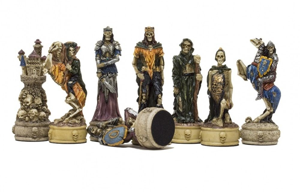 Set sah cu piese tematice Skeleton (Zombie) cu tabla si cutie imitatie piele [2]