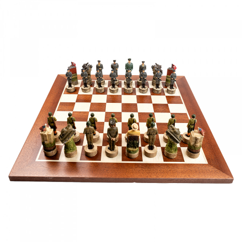 Set sah cu piese tematice WWII cu tabla mahon [2]