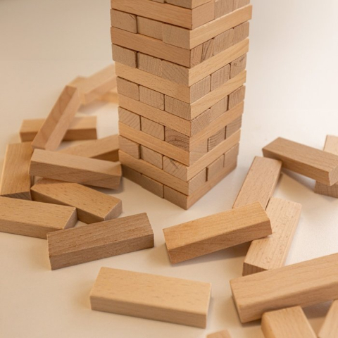 Turnul Instabil Clasic – Joc de indemanare din lemn [4]
