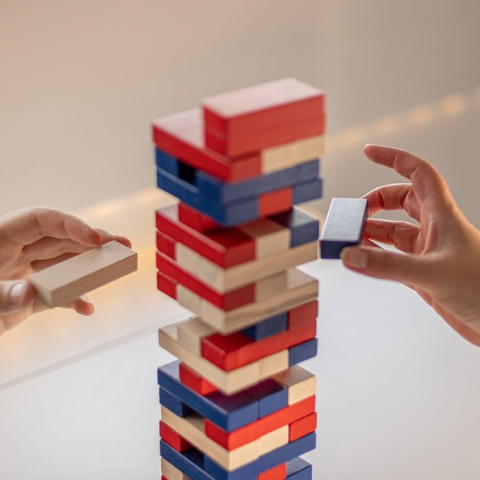 Turnul Instabil Color Plus – Joc de indemanare colorat [3]