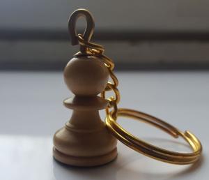 Faza 3 - Breloc chei cu piesa sah din lemn