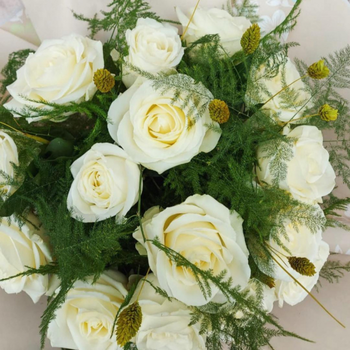 Buchet cu 15 trandafiri albi [3]