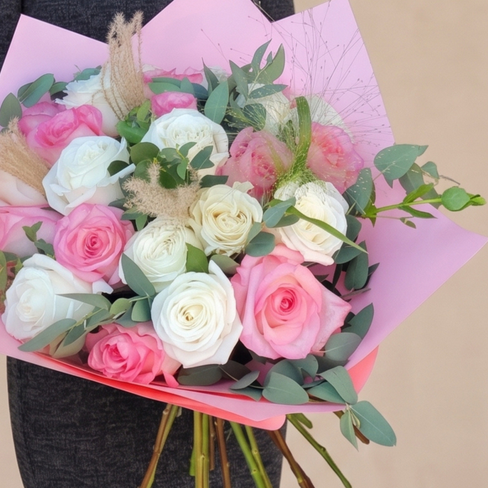 Buchet 25 trandafiri albi și roz [3]