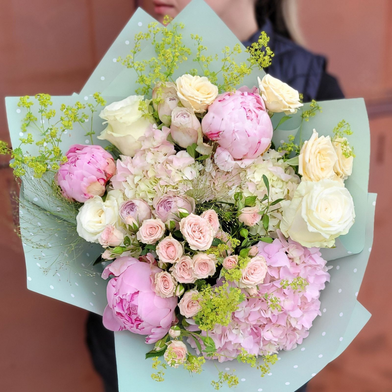 Buchet cu hortensia și bujori [2]