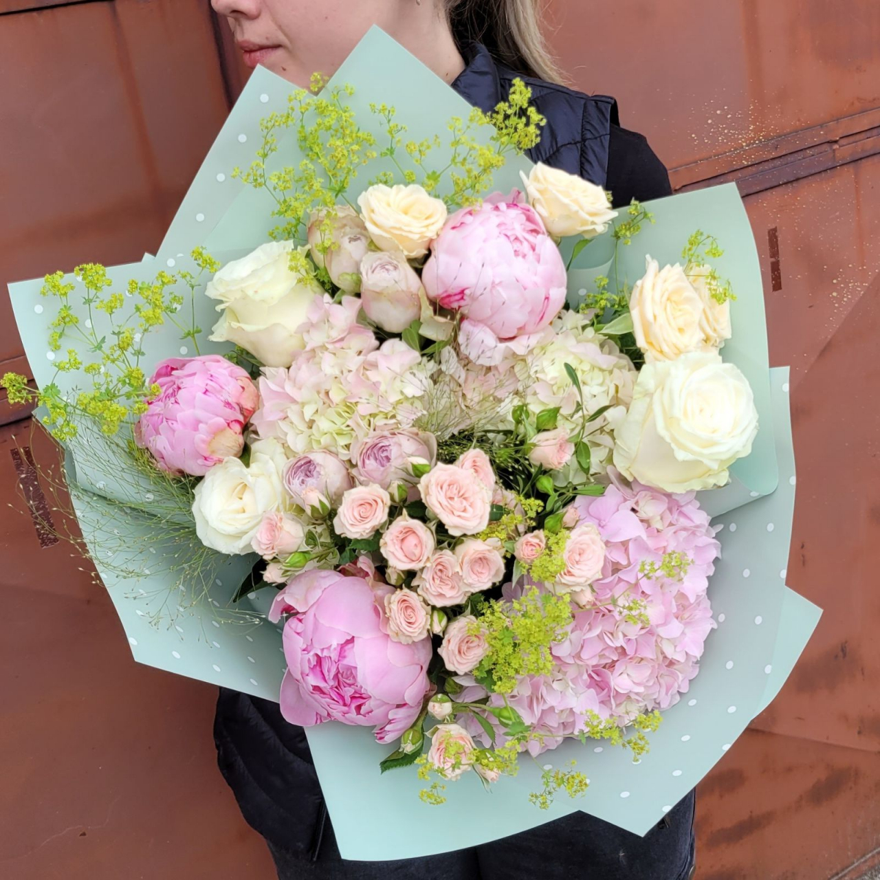 Buchet cu hortensia și bujori [3]