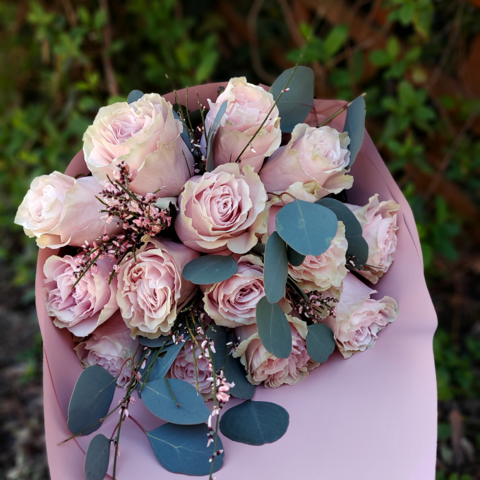 Buchet cu 15 trandafiri roz [3]