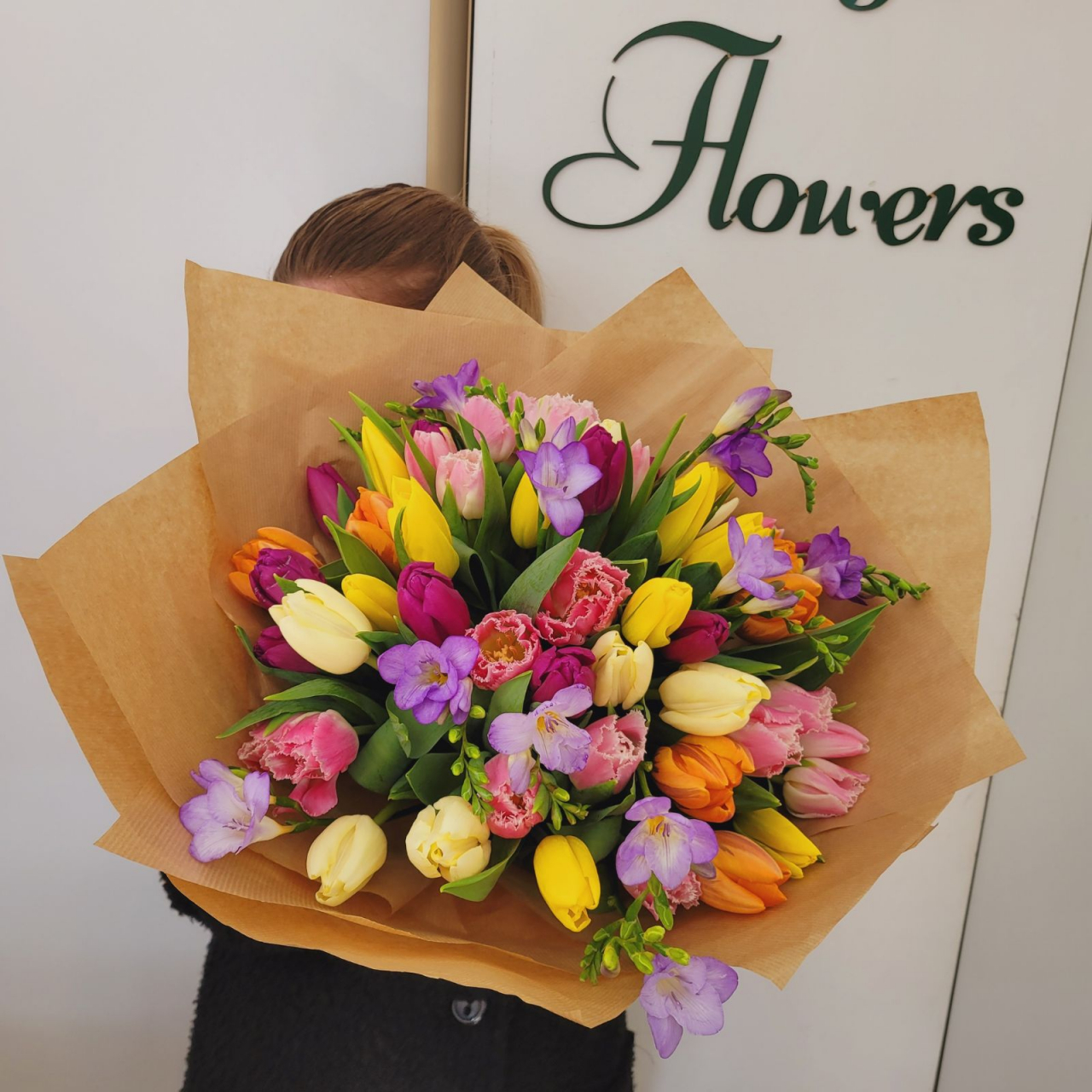 Buchet cu 51 de lalele și frezii [3]