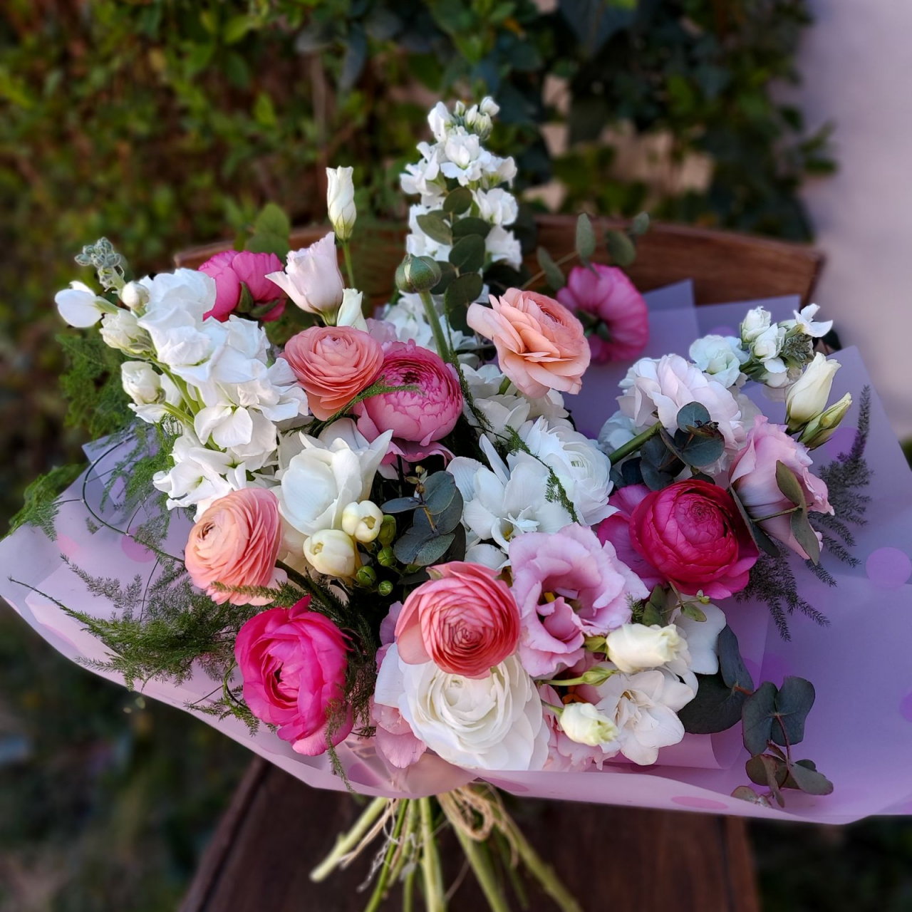 Buchet cu matthiola și ranunculus [3]