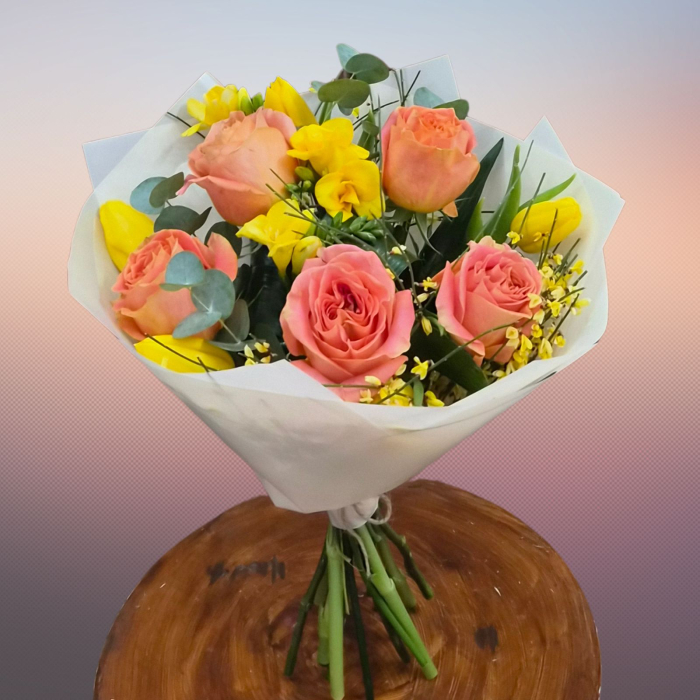 Buchet cu trandafiri, lalele și frezii [2]