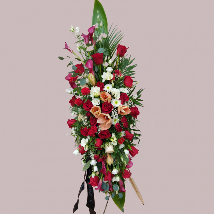 Aranjament funerar pe suport cu trandafiri roșii [2]