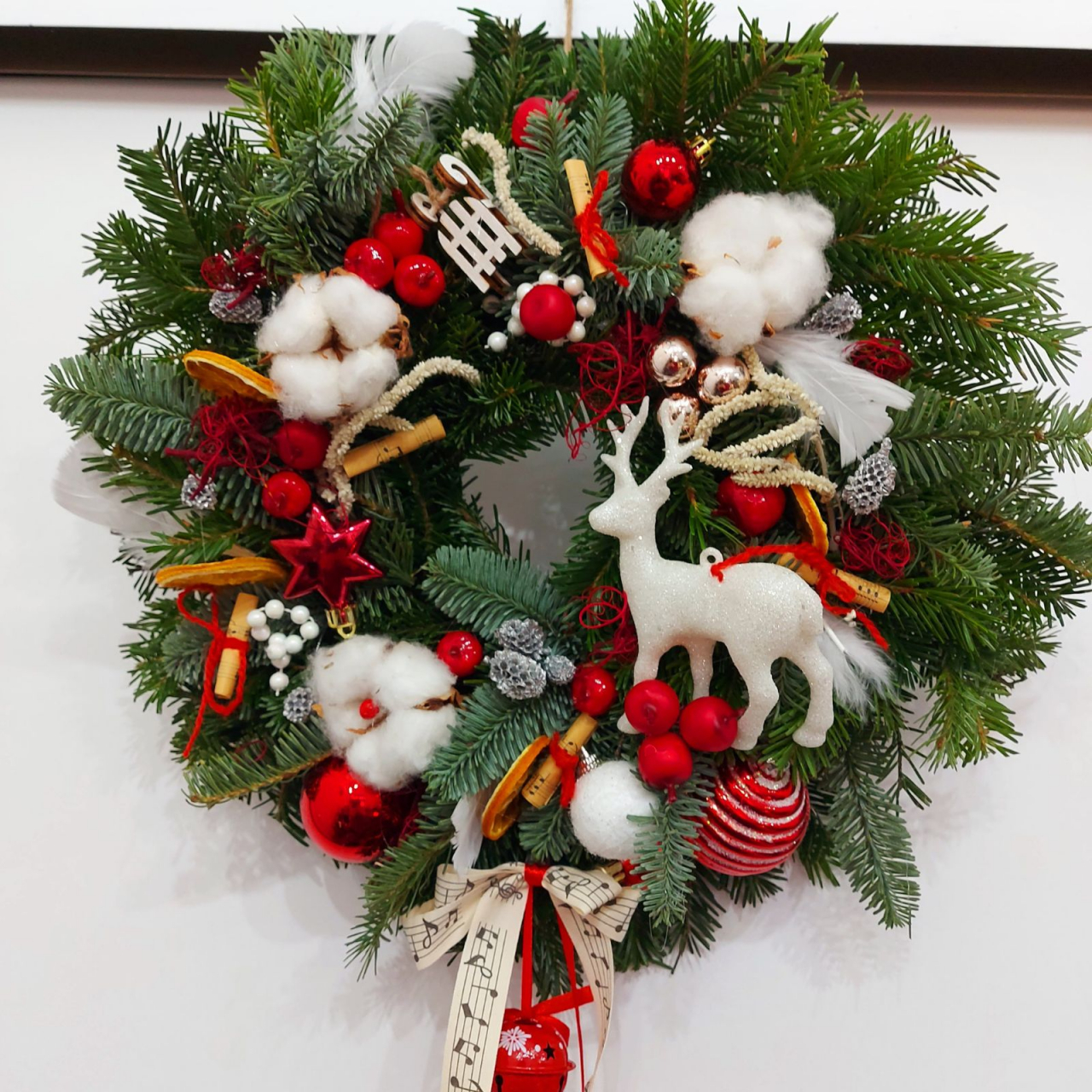 Coronița festivă cu ren [2]