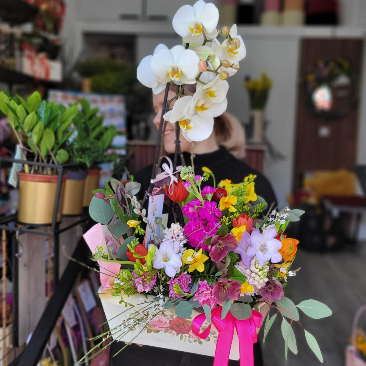 Cutie cu Orhidee Phalaenopsis și flori de primăvară [3]