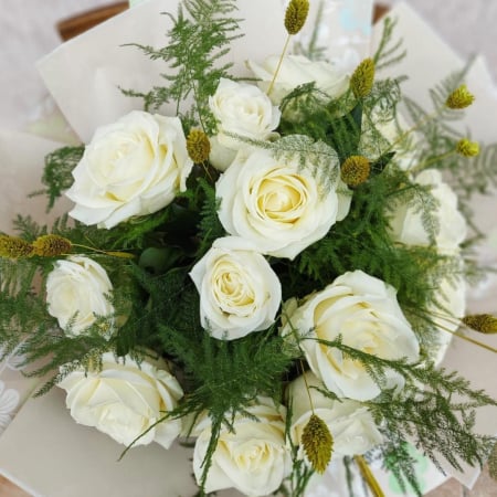 Buchet cu 15 trandafiri albi
