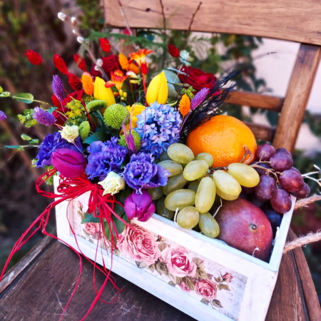 Cutie cadou cu flori și fructe [1]