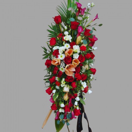 Aranjament funerar pe suport cu trandafiri roșii [3]
