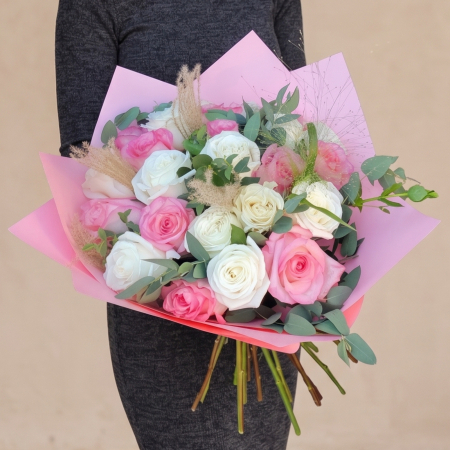 Buchet 25 trandafiri albi și roz [1]