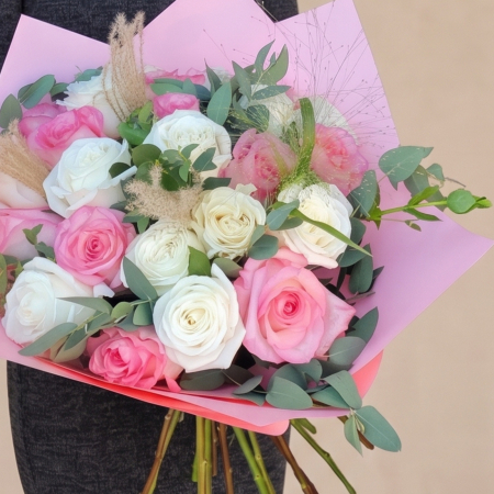 Buchet 25 trandafiri albi și roz [2]