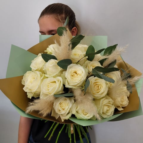 La mulți ani! - Buchet 25 trandafiri albi